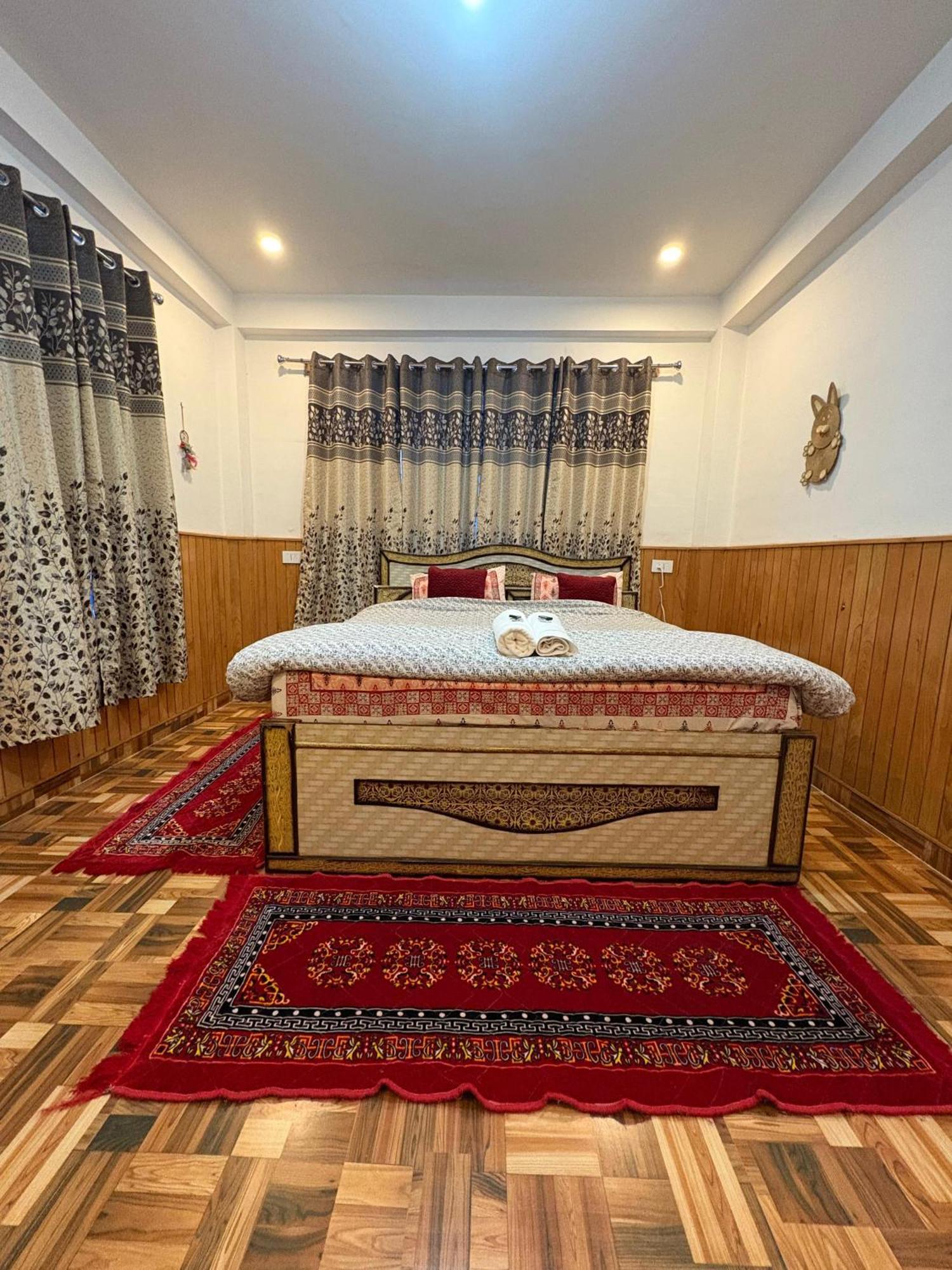 Farm stay Alpine And *